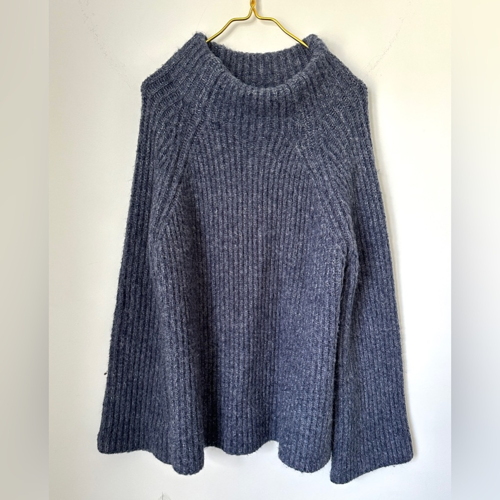 Kerisma Blue Gray Cozy Oversized Fuzzy Stretch Knit Thick Sweater Women’s M/L
